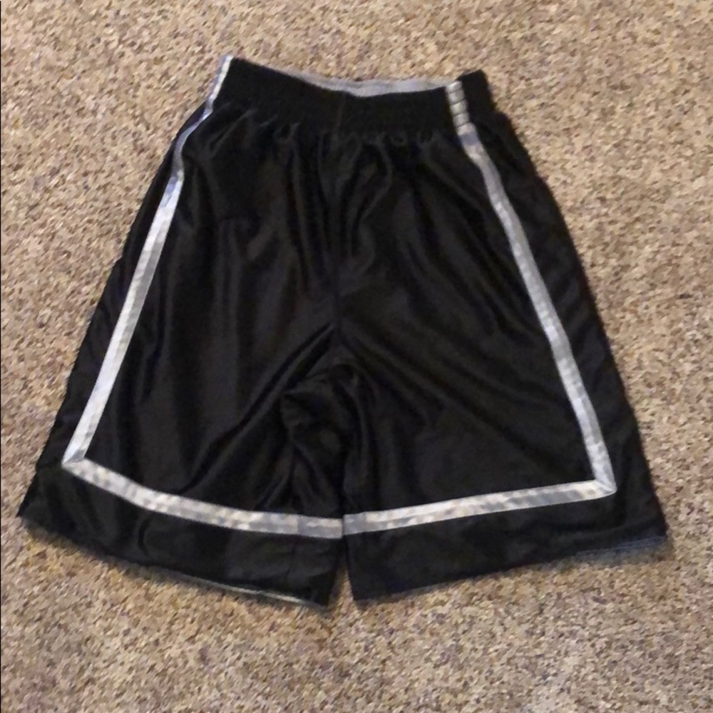 Reversible basketball shorts